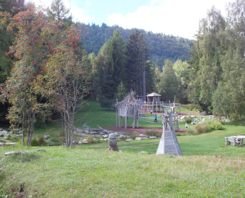 Botanischer Alpengarten Viote Monte Bondone: Wie bekommt man Kinder an diesem Spielplatz vorbei in den botanischen Garten?