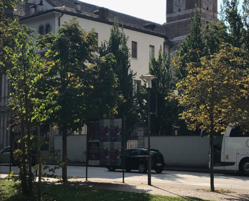 Die Chiesa di San Lorenzo in Trentin steht unweit des Bahnhofs