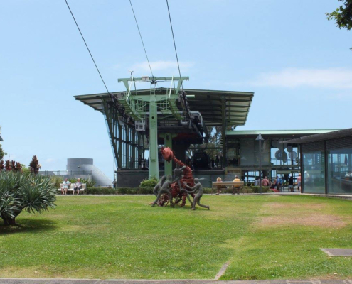 madeira-funchal-seilbahn Die Seilbahn von Funchal. Mit ihr kommt man in ca. 20 Minuten nach Monte. Der Ausblick unterwegs ist spektakulär