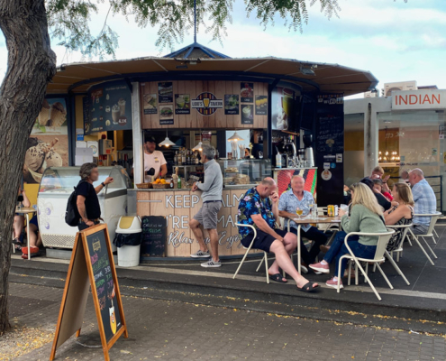 Lidos Tavern. Hier isst man ganz ausgezeichnet Bolo do Caco.