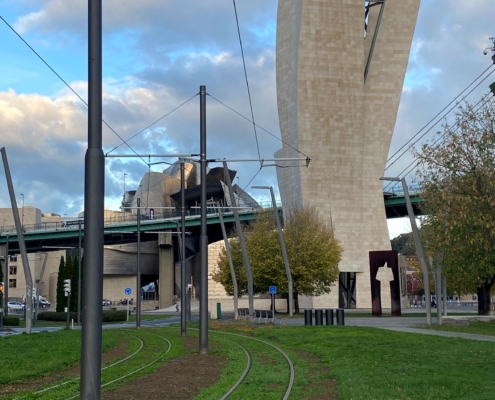 Da vorne ist es: das Guggenheim-Museum
