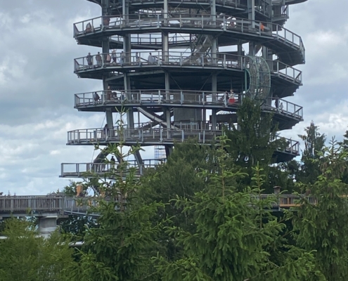 Sieht nicht nur hoch aus - er ist es auch - der Waldturm in St. Englmar