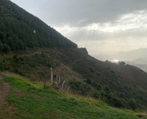 Diese Wolken lassen nicht nur gelegentlich Sonne durch, sondern auch Regen raus.