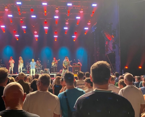 4000 Menschen feiern Wolfgang Ambros und seine Band Wolfgang Ambros in der Tollwood-Musikarana 2026