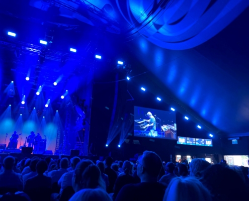4000 Menschen feiern Wolfgang Ambros und seine Band Wolfgang Ambros in der Tollwood-Musikarana 2026