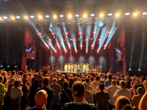 4000 Menschen feiern Wolfgang Ambros und seine Band Wolfgang Ambros in der Tollwood-Musikarana 2026