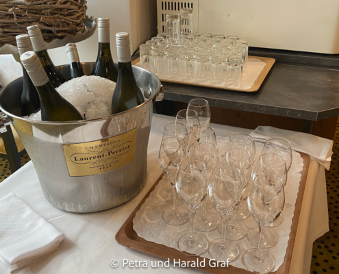 Ein Glas Sekt oder Prosecco zum Frühstück soll ja gut für den Kreislauf sein. Ganz sicher ist so ein Glas aber eine feine Ergänzung beim Sonntagsfrühstück. Ein Glas Sekt oder Prosecco zum Frühstück soll ja gut für den Kreislauf sein. Ganz sicher ist so ein Glas aber eine feine Ergänzung beim Sonntagsfrühstück.