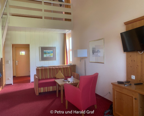 Hell, freundlich, großzügig. Diese Maisonette-Suite ist eine der komfortableren Hotelzimmer, die wir in der letzten Zeit hatten. Fein wäre noch eine Klimaanlage. Hell, freundlich, großzügig. Diese Maisonette-Suite ist eine der komfortableren Hotelzimmer, die wir in der letzten Zeit hatten. Fein wäre noch eine Klimaanlage.