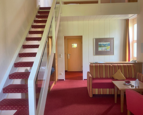 Hell, freundlich, großzügig. Diese Maisonette-Suite ist eine der komfortableren Hotelzimmer, die wir in der letzten Zeit hatten. Fein wäre noch eine Klimaanlage. Hell, freundlich, großzügig. Diese Maisonette-Suite ist eine der komfortableren Hotelzimmer, die wir in der letzten Zeit hatten. Fein wäre noch eine Klimaanlage.