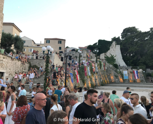 Am Abend gab's ein Festival mit Live-Musik.