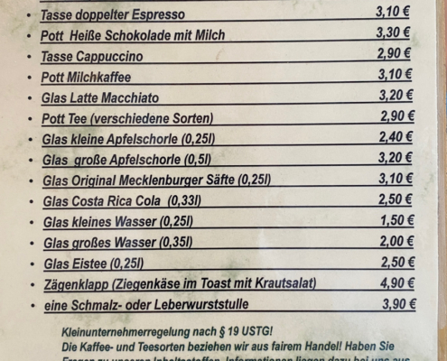 Ein Blick auf die Speisekarte zeigt: Hier gibt es nicht nur feine Sachen – es ist auch recht preiswert. Und – das können wir nach einem Besuch bestätigen – es schmeckt ausgesprochen gut.